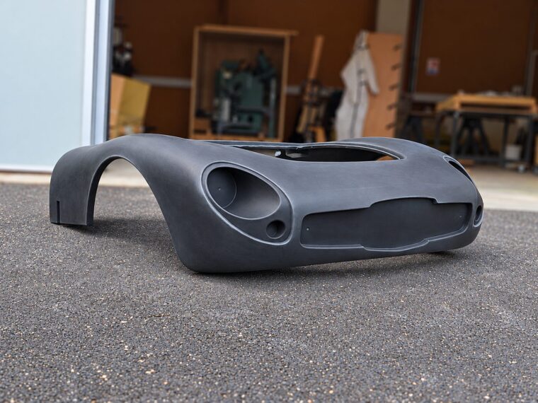 Moules et pièces composite pour carrosserie